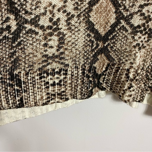 Show me your MuMu python print “Hug me” v neck sweater - Picture 6 of 11